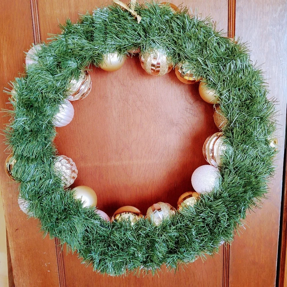 HAND CRAFTED CHRISTMAS ORNAMENT WREATH 20